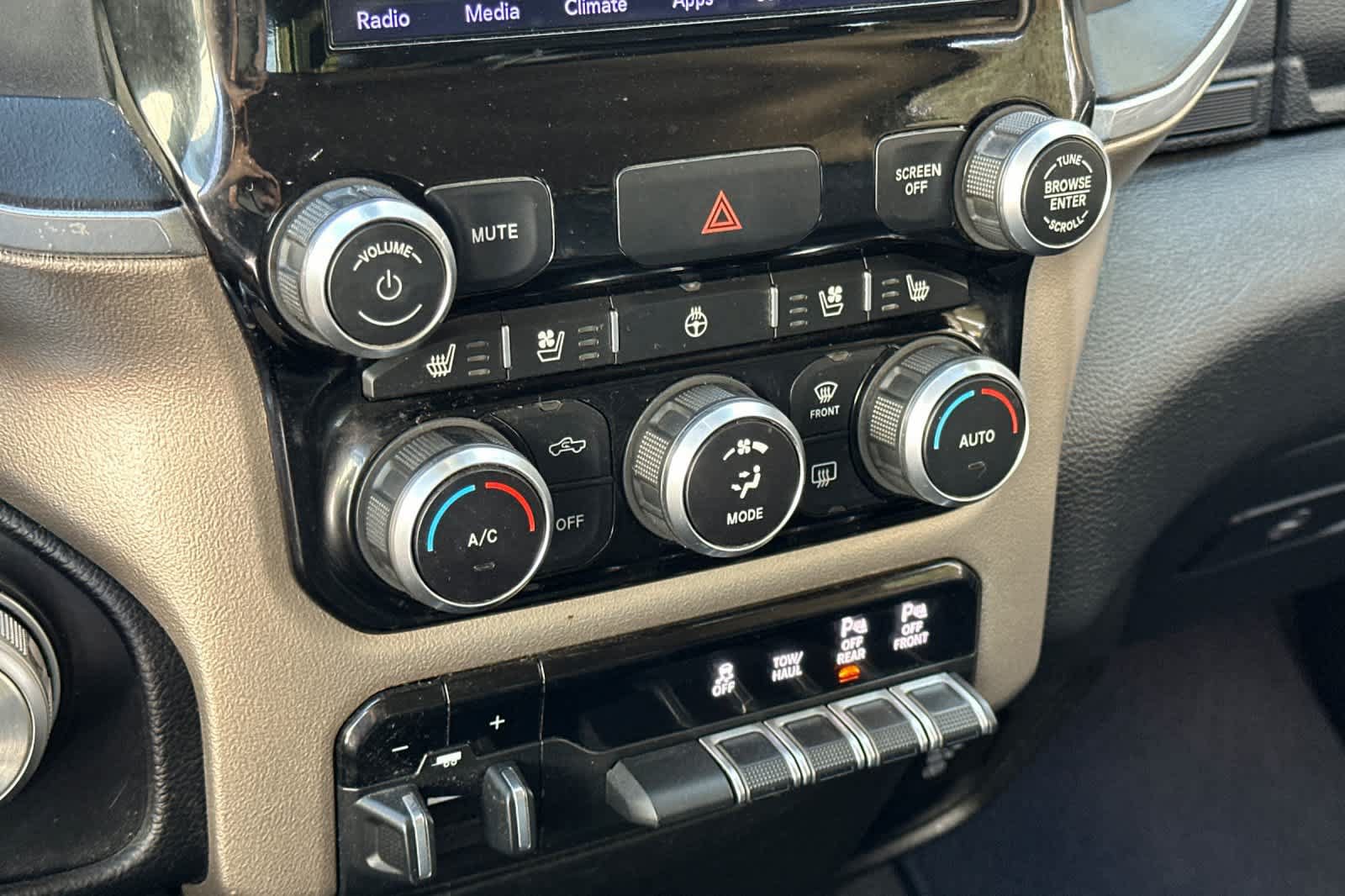 Used 2019 RAM 1500 Laramie AWD/4WD image 23