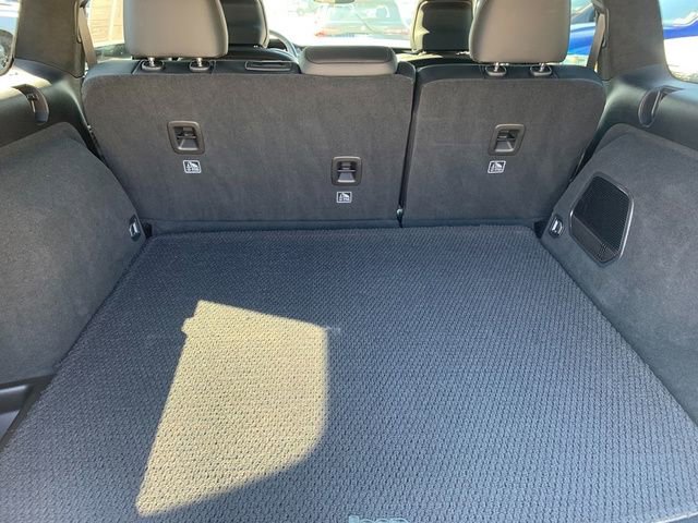 Used 2022 Jeep Grand Cherokee Summit AWD/4WD image 6