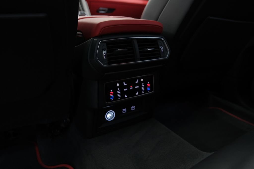 Used 2022 Lamborghini Urus AWD/4WD image 20