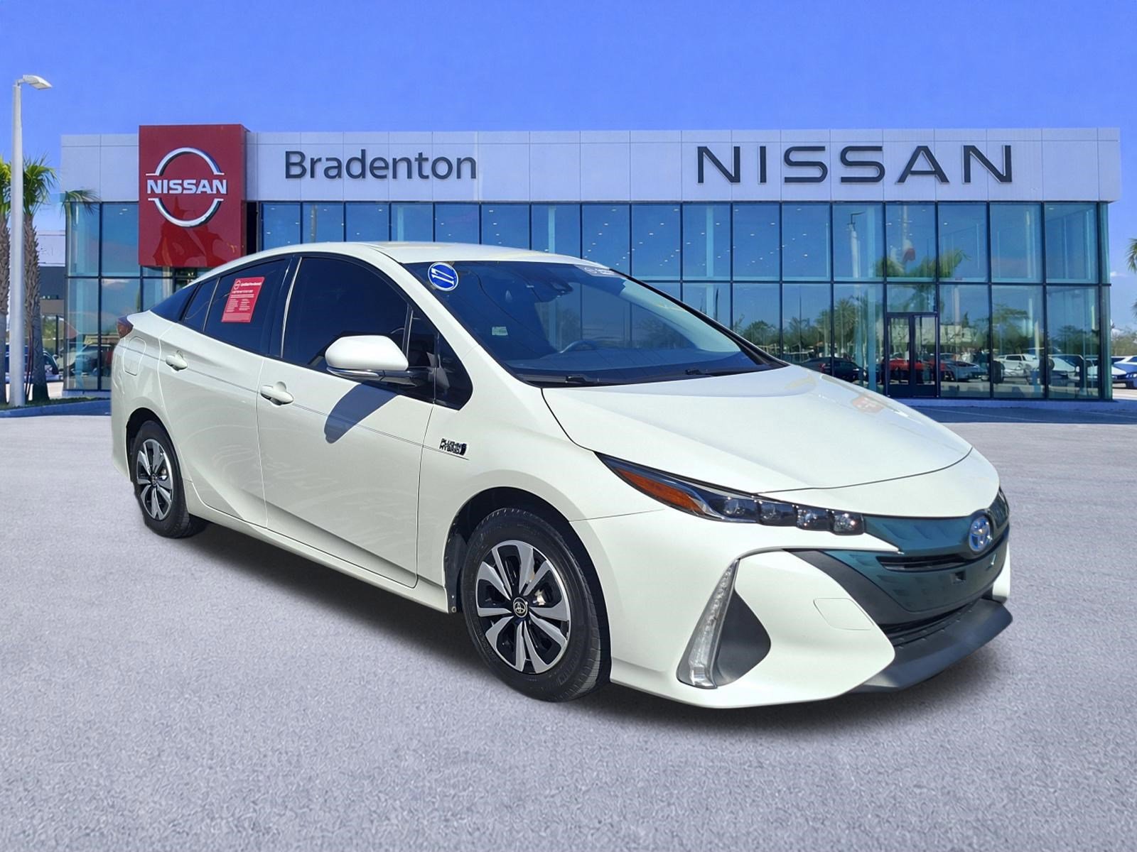 Used 2017 Toyota Prius Prime Plus image 3