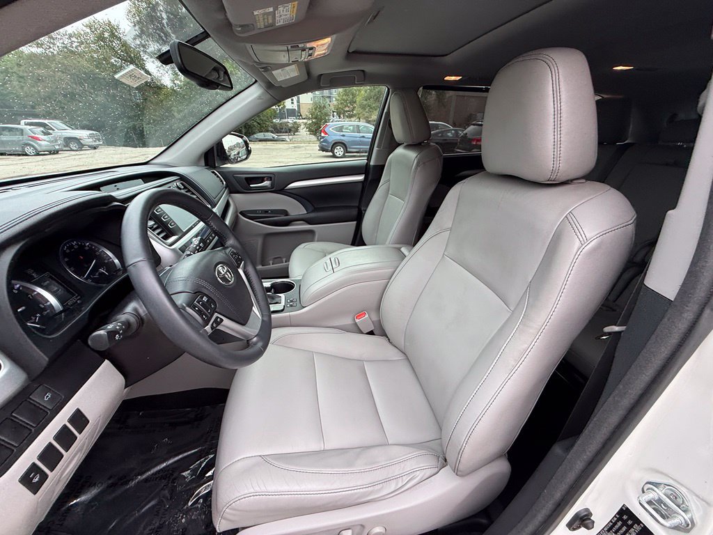 Used 2016 Toyota Highlander XLE AWD/4WD image 11