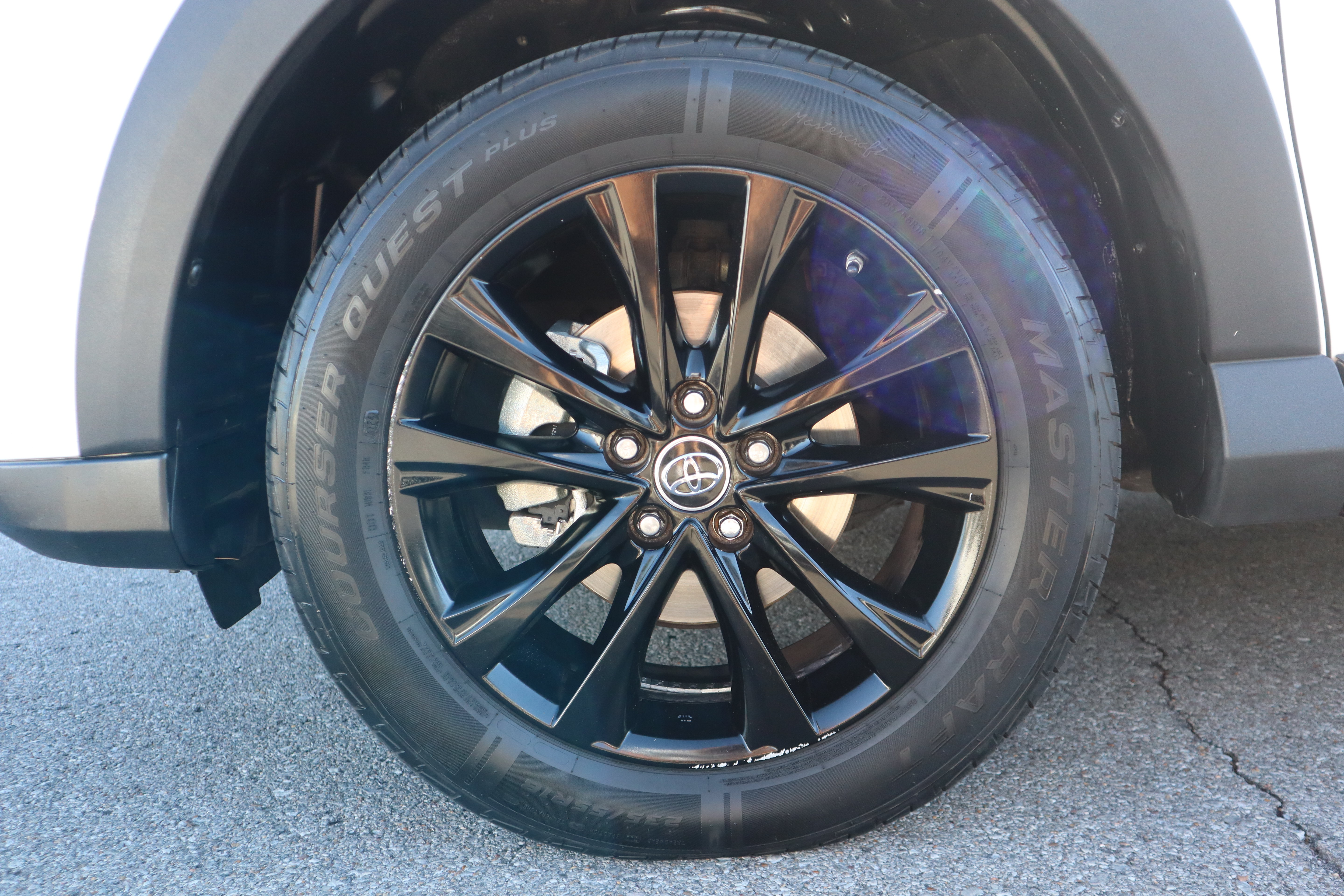 Used 2018 Toyota RAV4 XLE AWD/4WD image 11