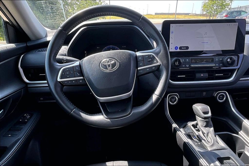 Used 2025 Toyota Grand Highlander AWD image 6