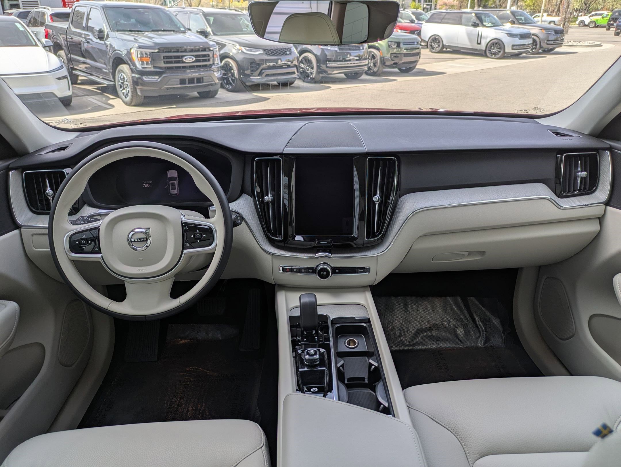 Used 2025 Volvo XC60 B5 Plus w/ Protection Package Premier image 28