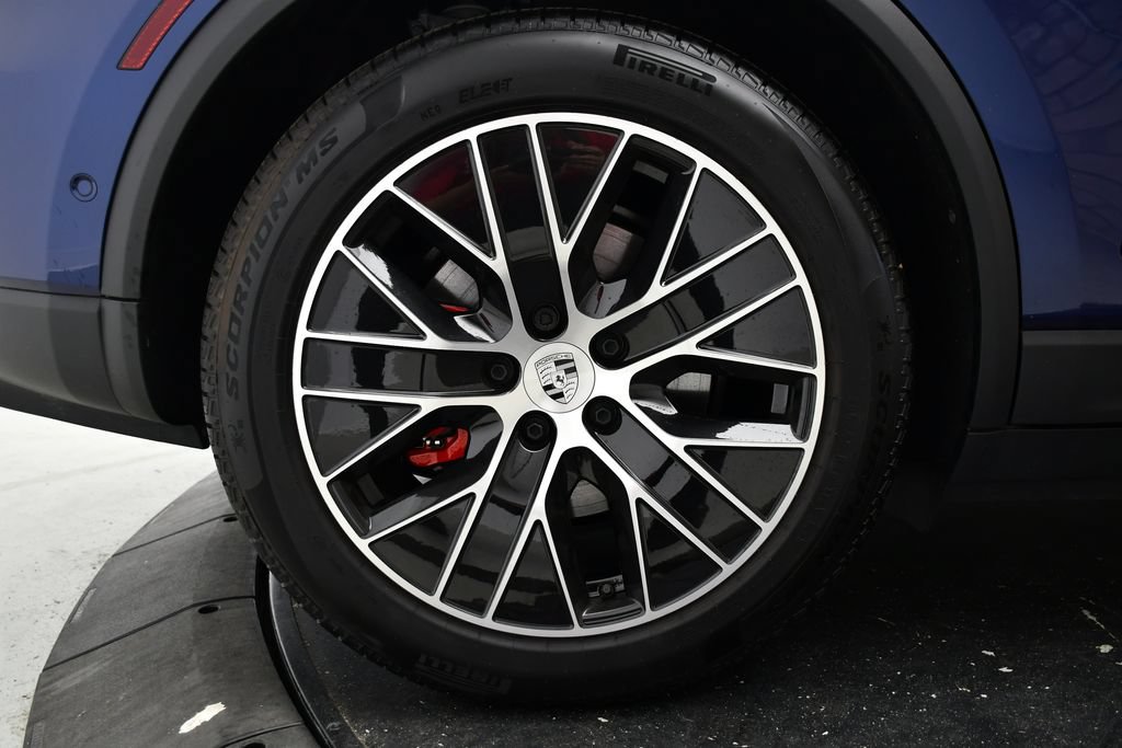 Certified 2025 Porsche Macan 4S Electric AWD/4WD image 18