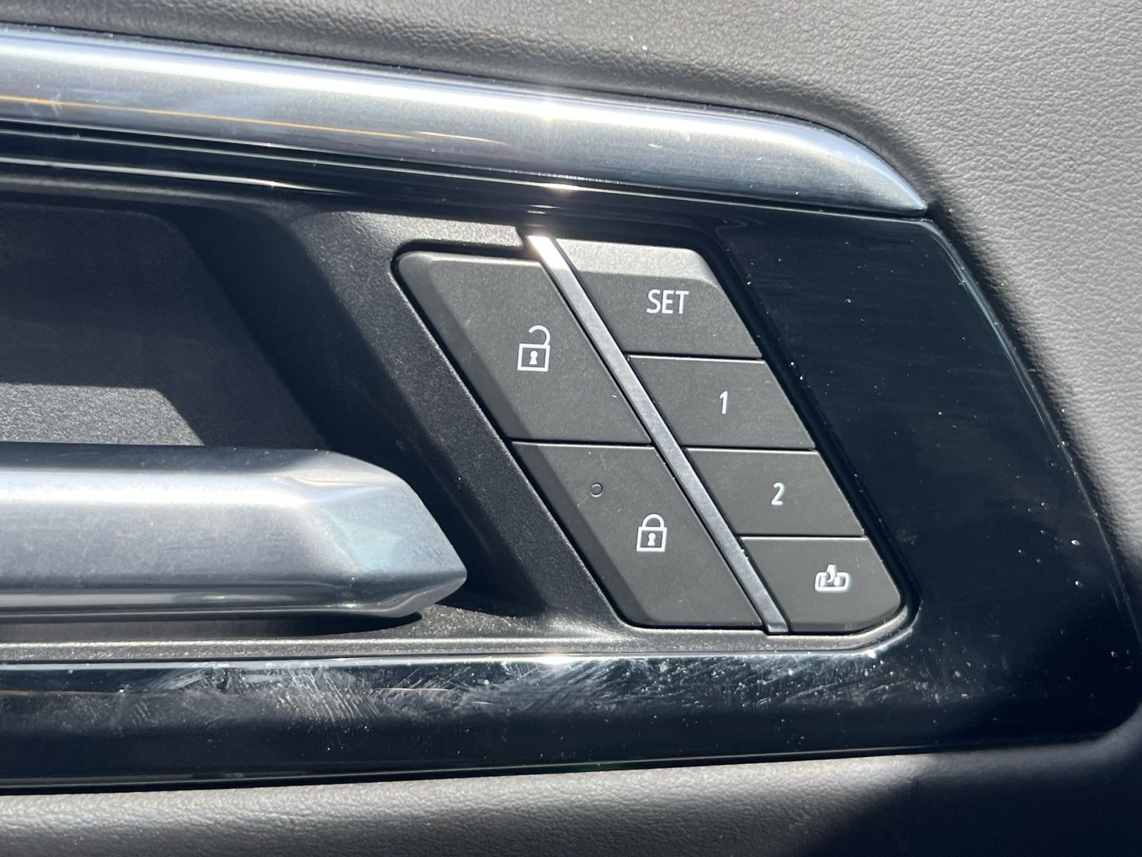 Used 2025 Chevrolet Tahoe Z71 AWD/4WD image 32