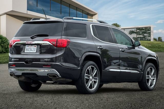 Used 2017 GMC Acadia Denali w/ Technology Package AWD/4WD image 4