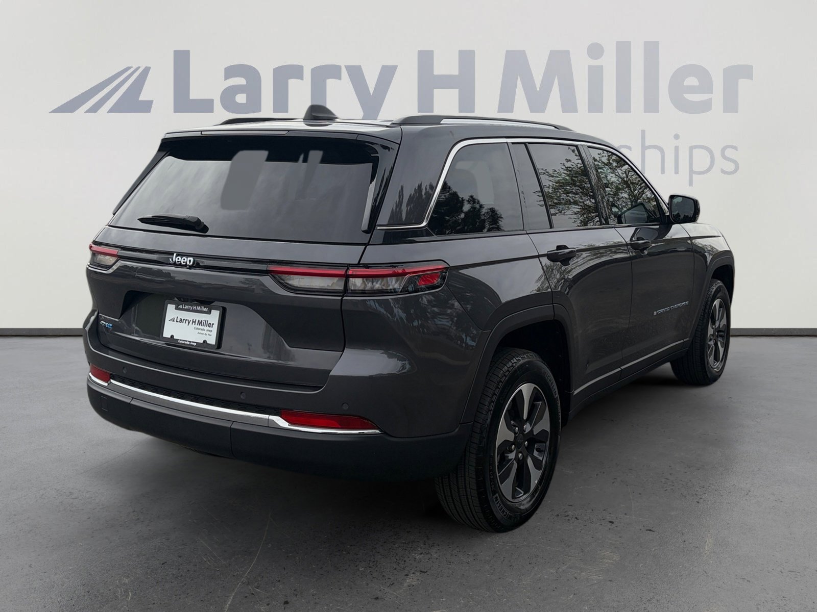 Used 2024 Jeep Grand Cherokee Limited 4xe w/ Trailer Tow Package AWD/4WD image 5