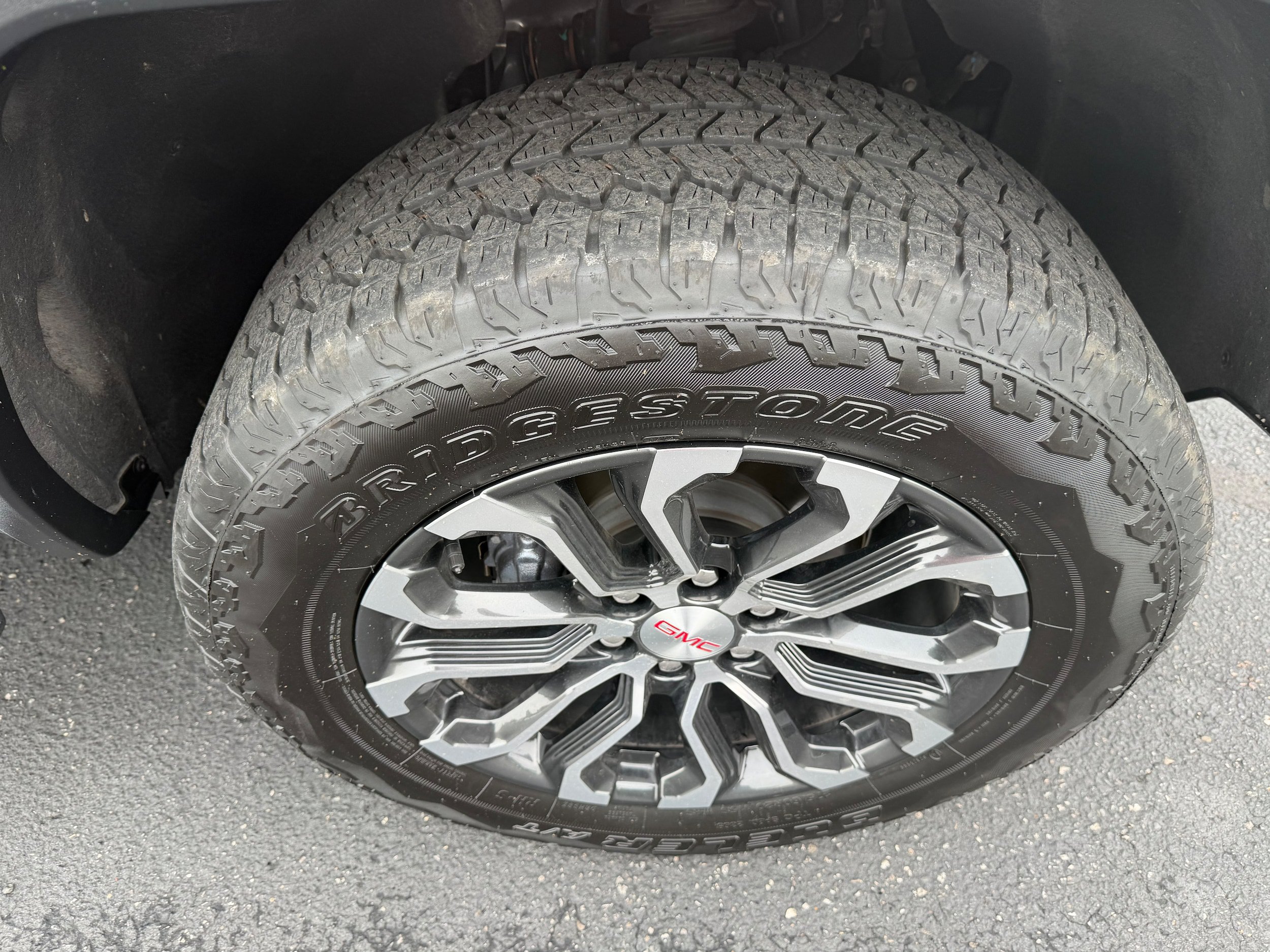 Used 2025 GMC Canyon Denali AWD/4WD image 3