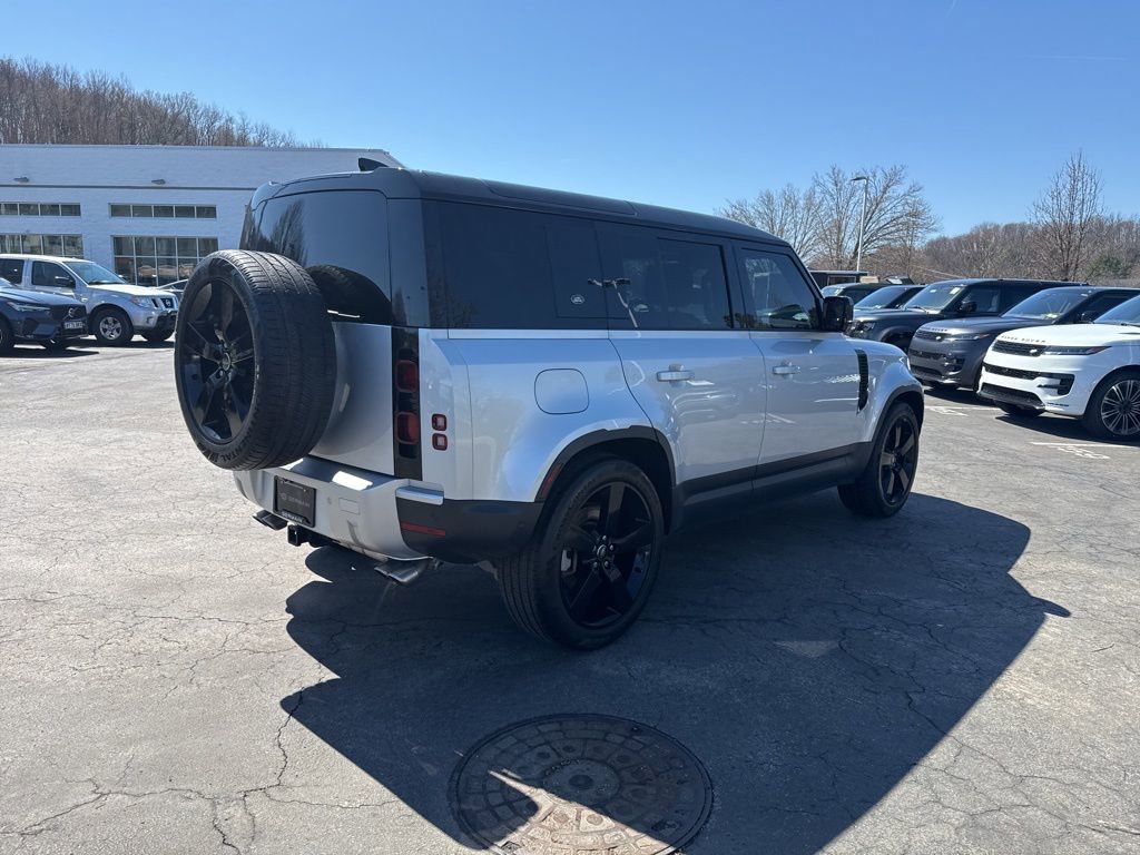 Used 2024 Land Rover Defender 110 SE image 5
