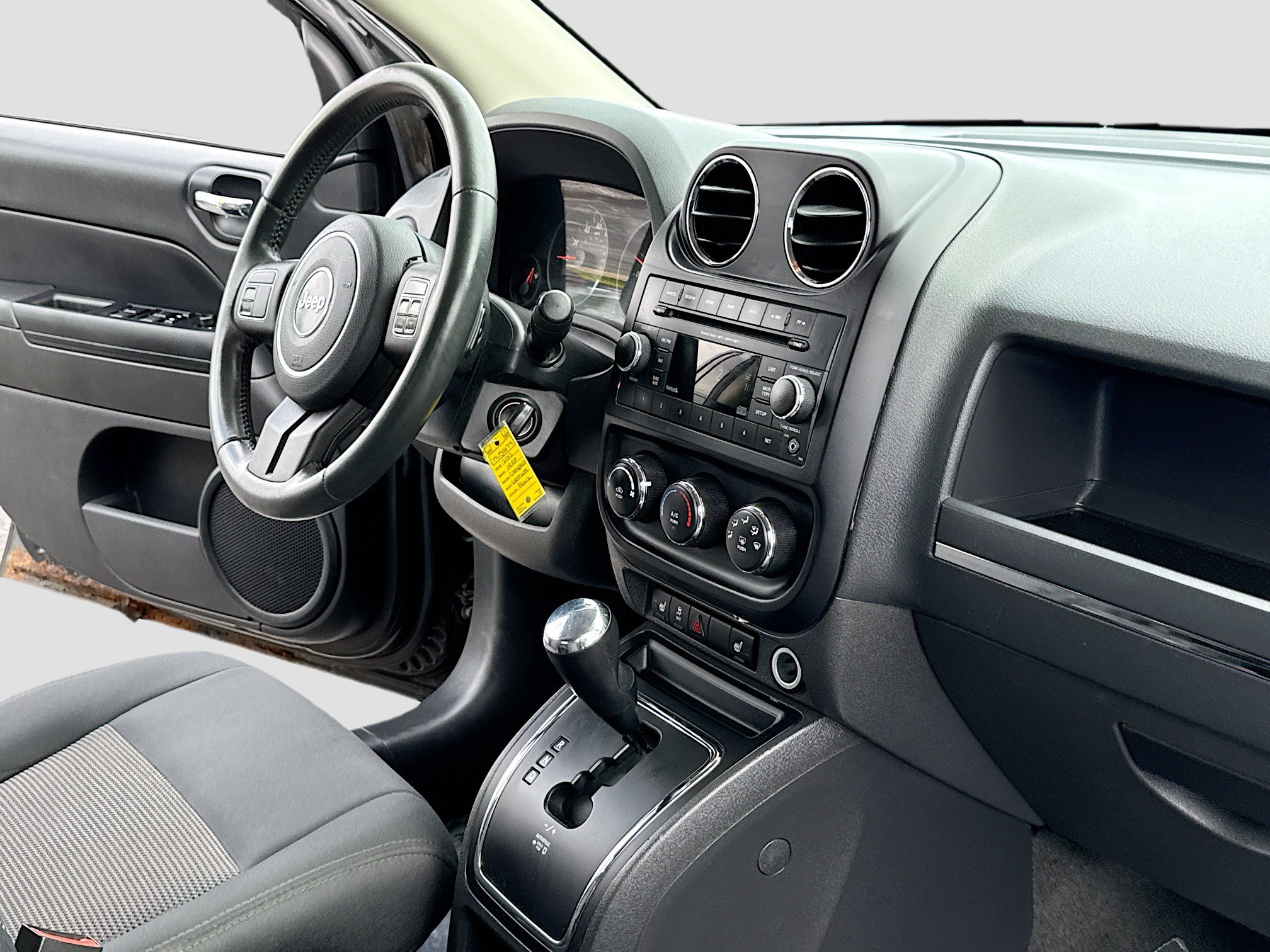 Used 2012 Jeep Compass Latitude FWD image 5