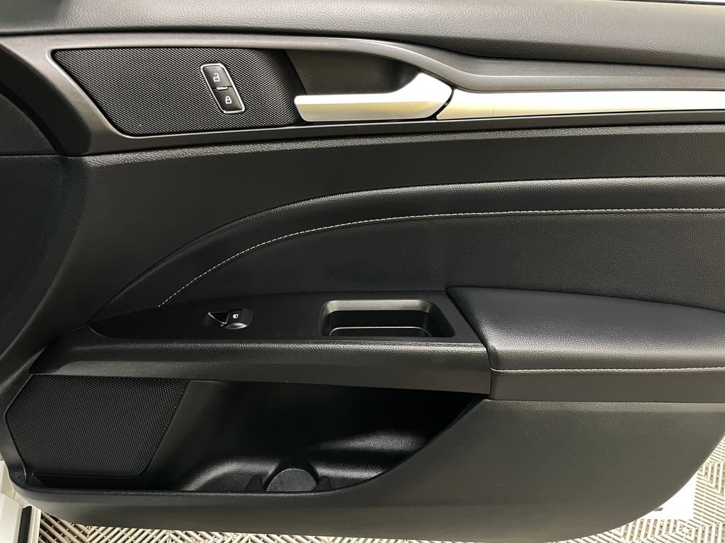Used 2017 Ford Fusion Titanium FWD image 41