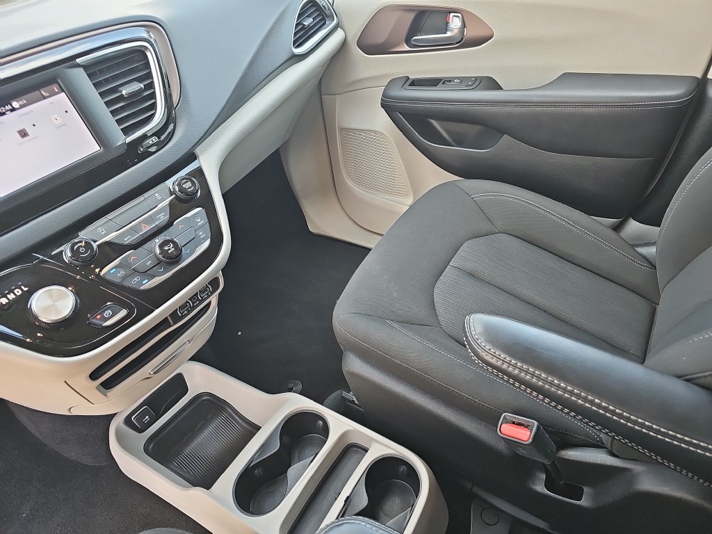 Used 2023 Chrysler Voyager LX FWD image 24