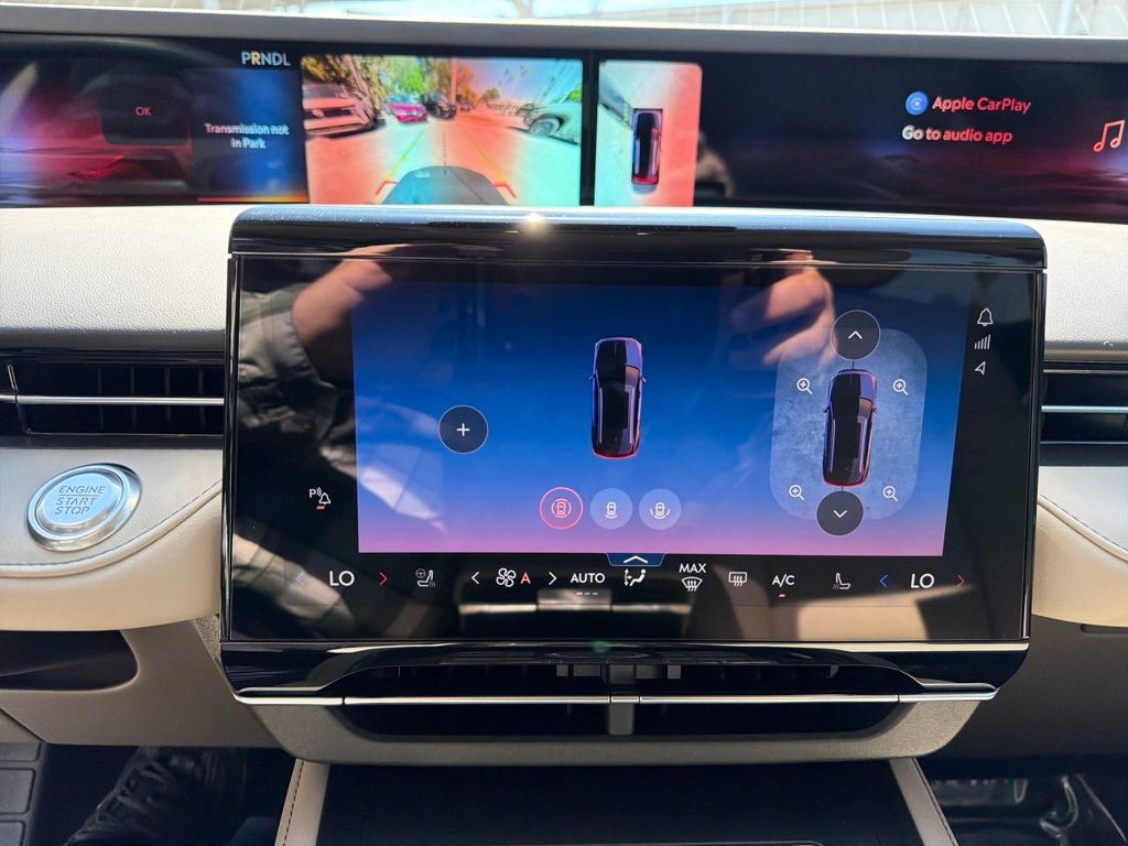 Used 2025 Lincoln Nautilus Premier image 25