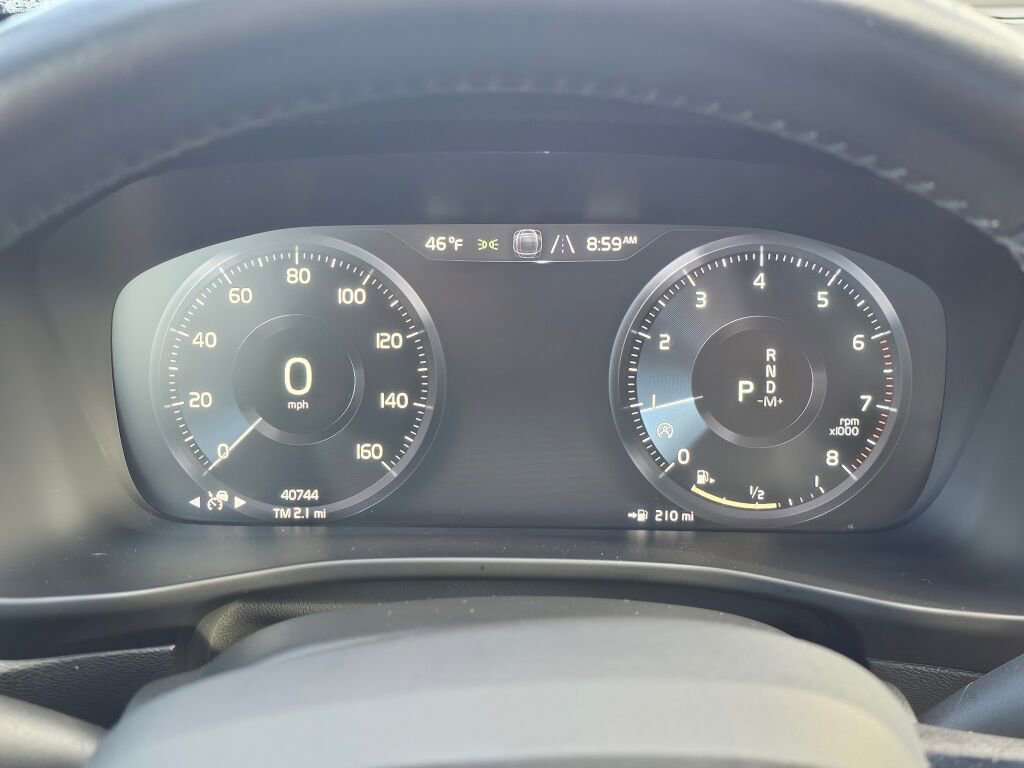 Used 2019 Volvo XC40 T4 Inscription image 30