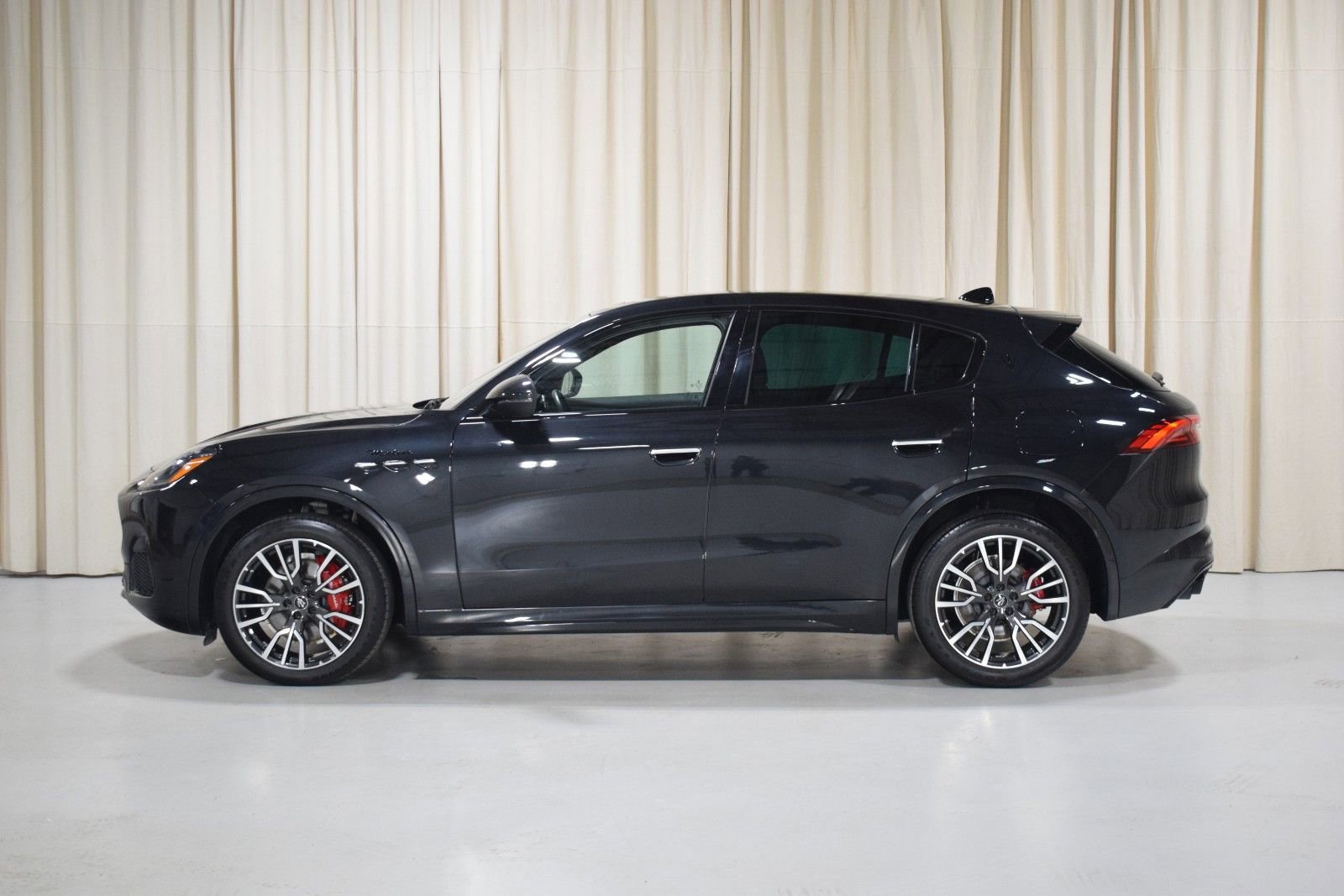 Used 2023 Maserati Grecale Modena AWD/4WD image 4