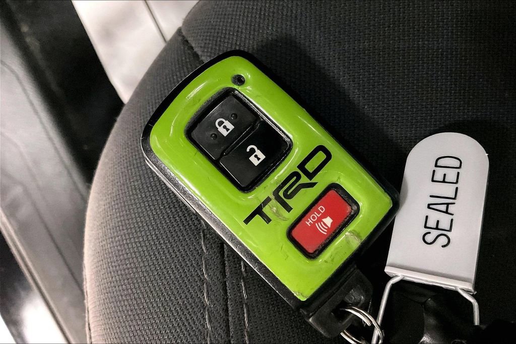 Used 2019 Toyota Tacoma TRD Off-Road image 13