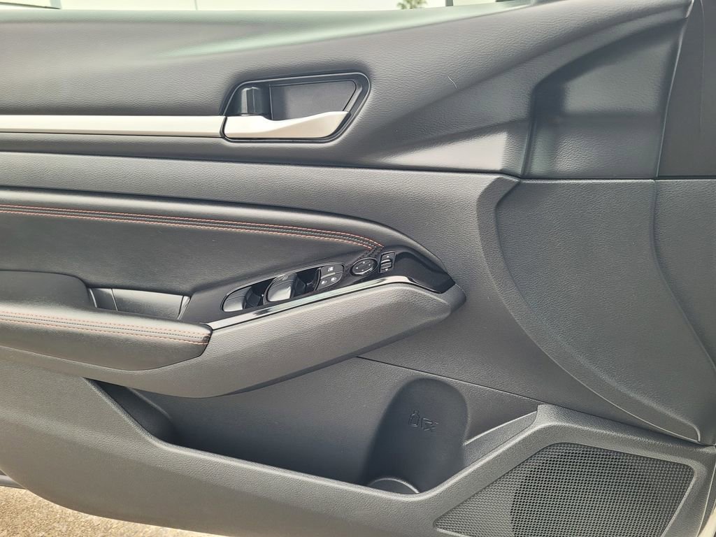 Used 2023 Nissan Altima 2.5 SR image 13