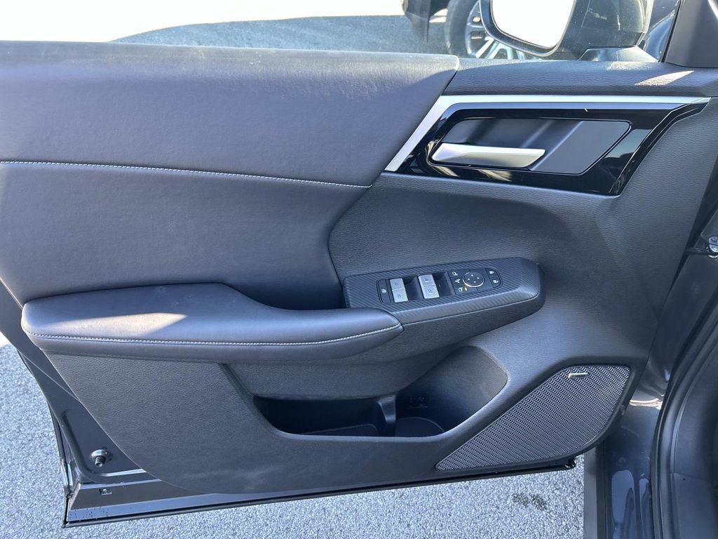 New 2025 Mitsubishi Outlander SE image 22