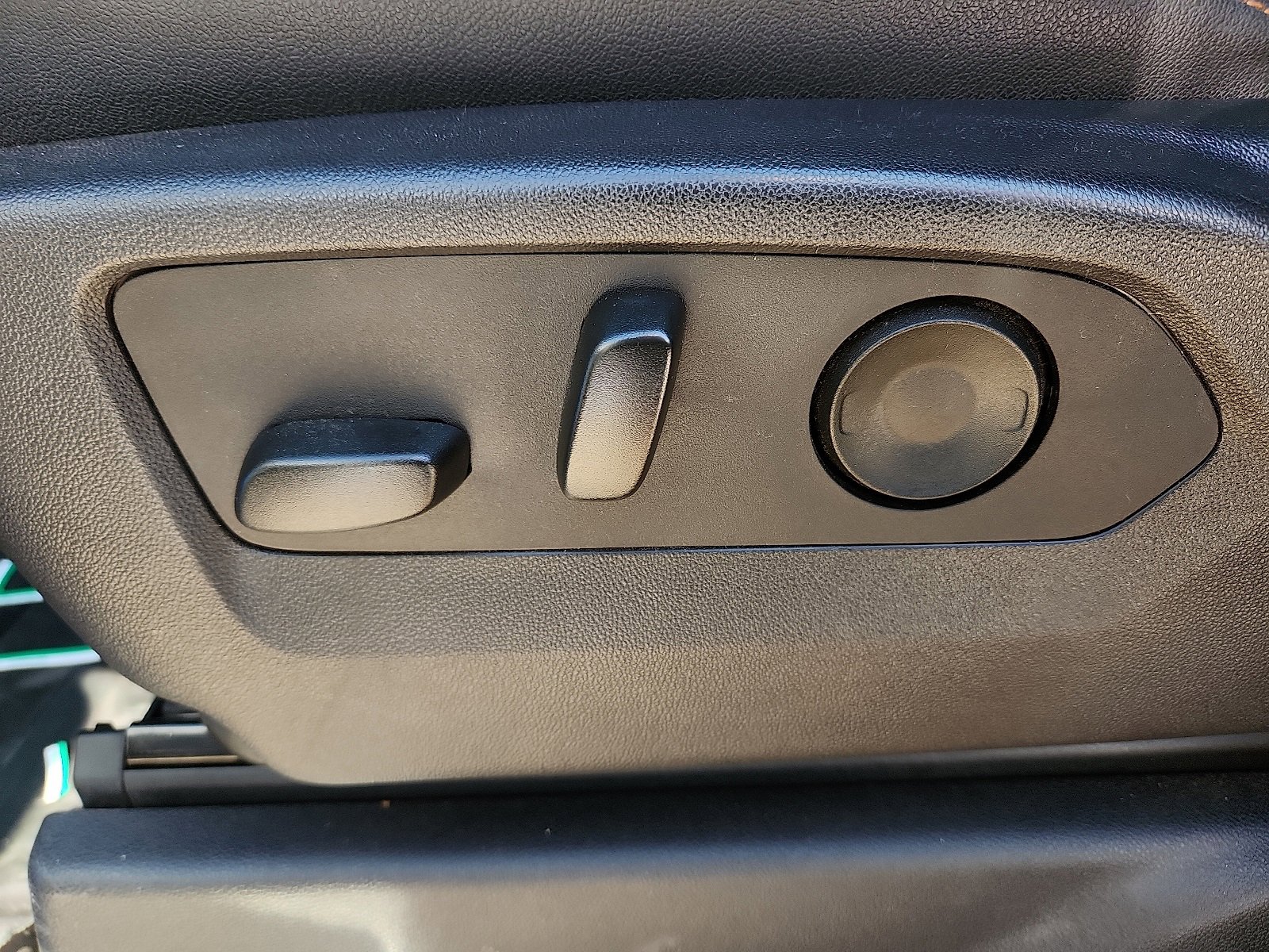 Used 2024 GMC Sierra 1500 AT4 w/ Technology Package image 16