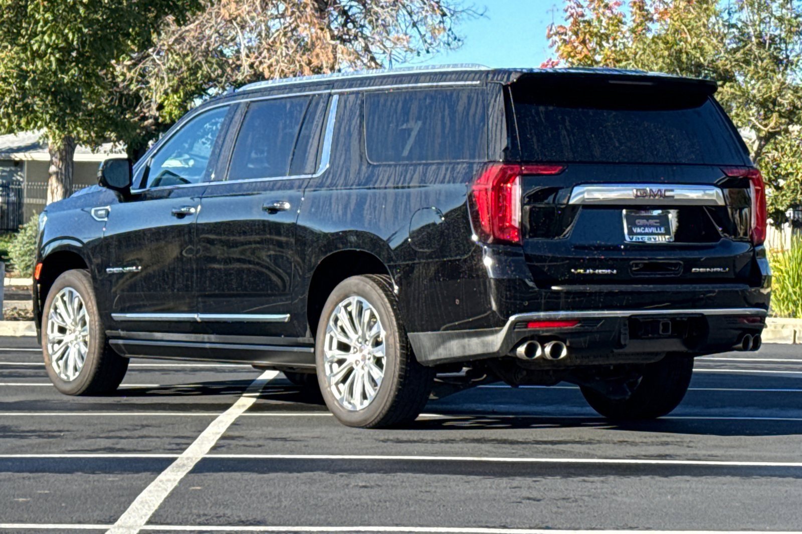 Used 2024 GMC Yukon XL Denali w/ Denali Reserve Package image 7