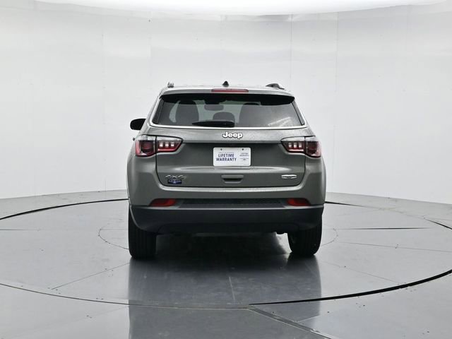 Used 2024 Jeep Compass Latitude AWD/4WD image 8