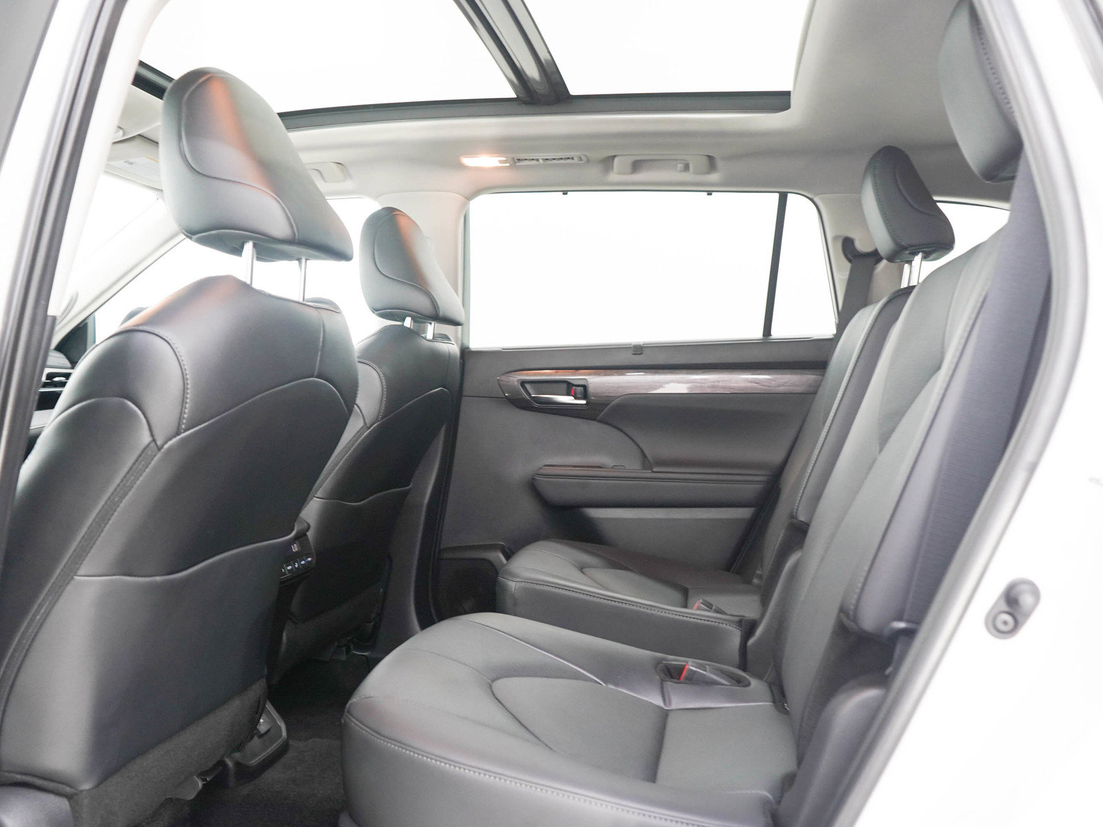 Used 2024 Toyota Highlander Limited AWD/4WD image 17