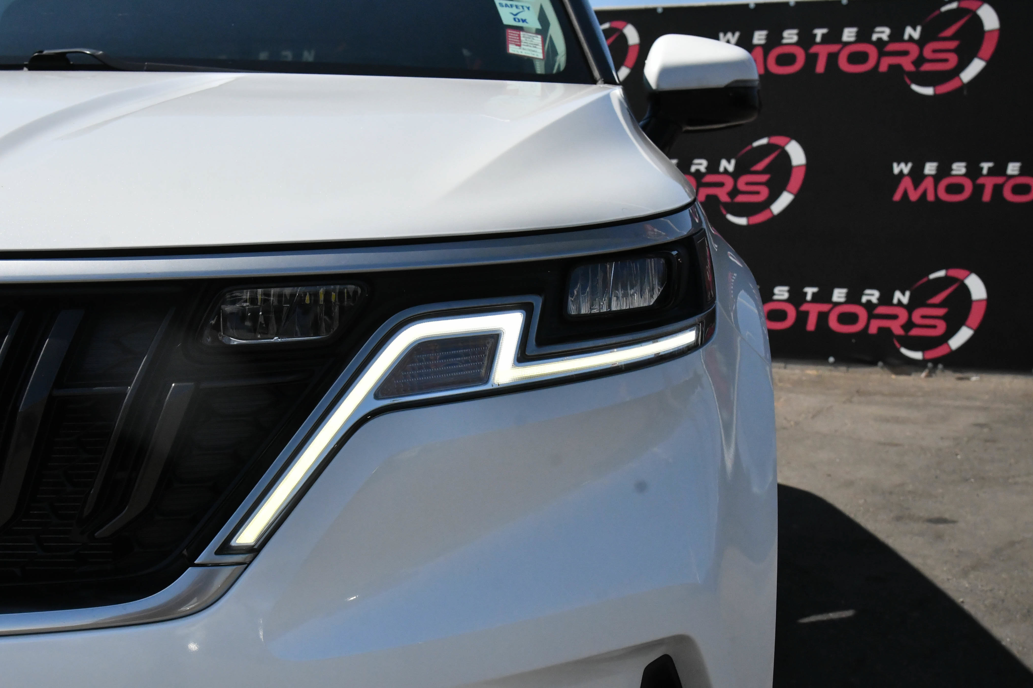 Used 2023 Kia Carnival LX FWD image 11