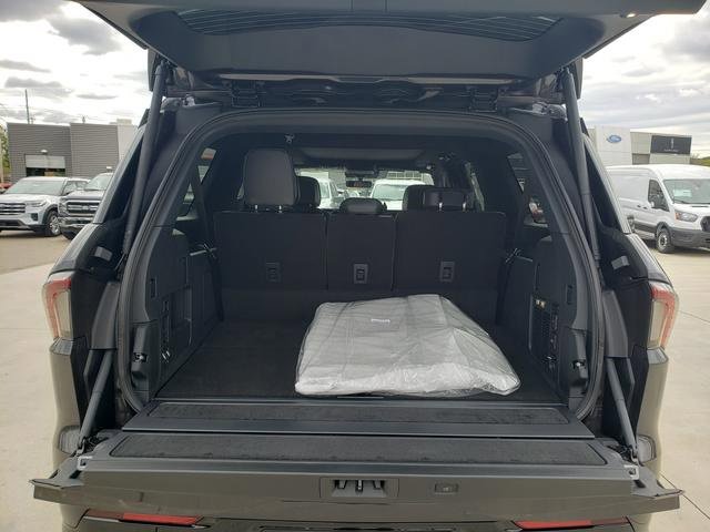 New 2025 Lincoln Navigator L Reserve w/ Jet Appearance Package image 8