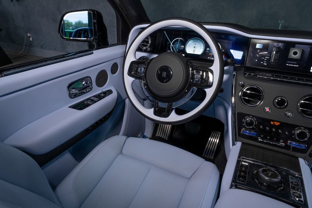 Used 2026 Rolls-Royce Cullinan AWD/4WD image 45