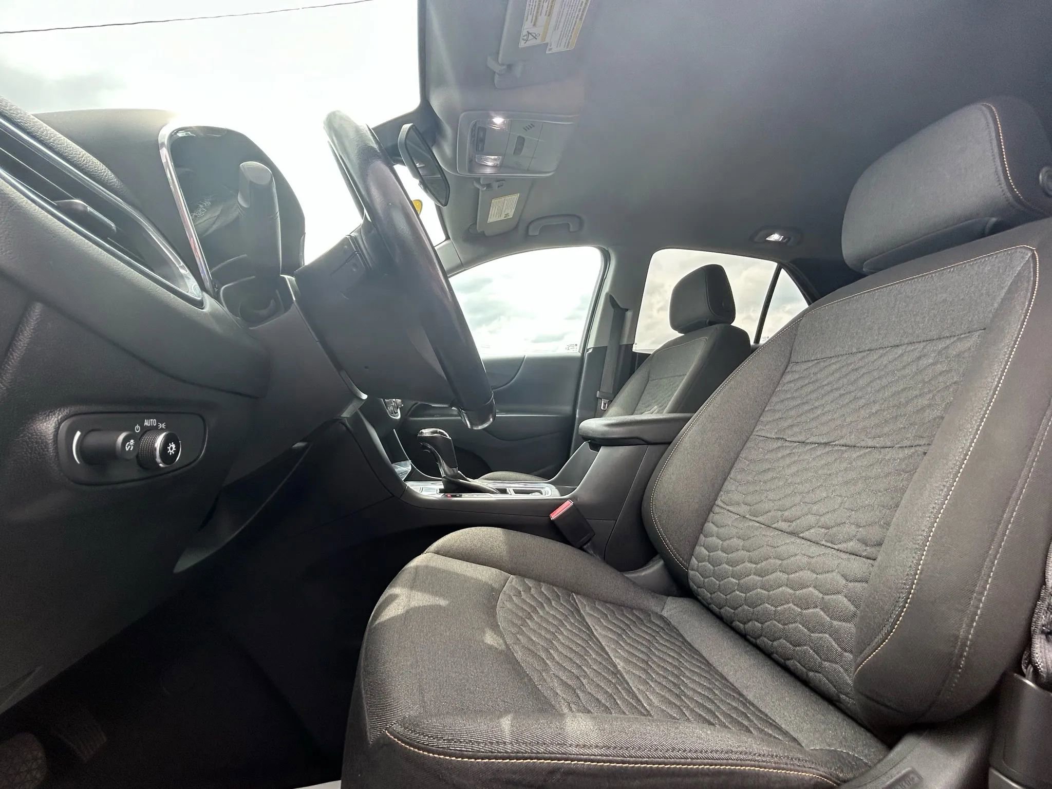 Used 2018 Chevrolet Equinox LT image 10