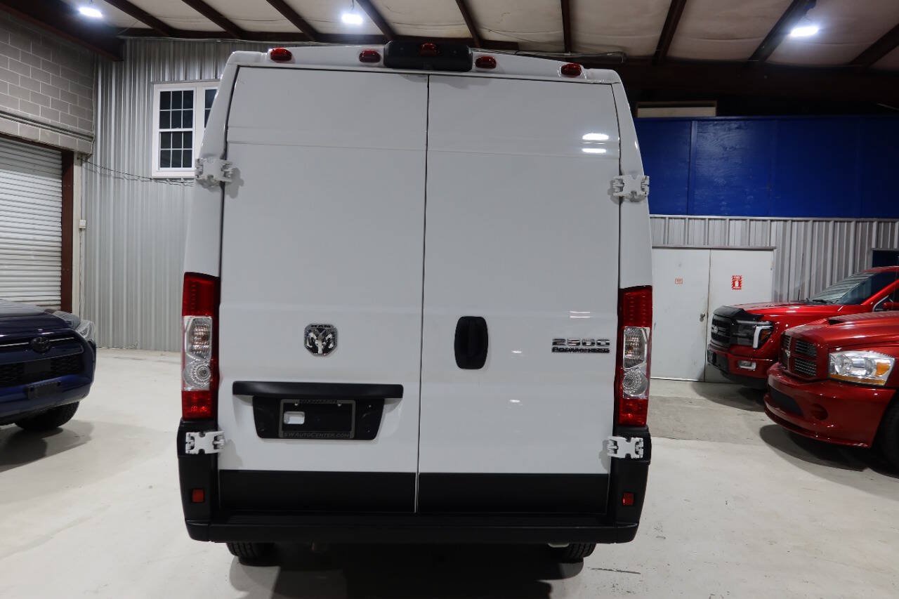 Used 2024 RAM ProMaster 2500 w/ Convenience Group FWD image 4
