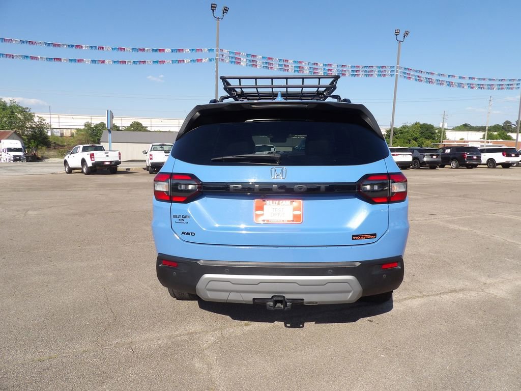 Used 2025 Honda Pilot TrailSport image 8