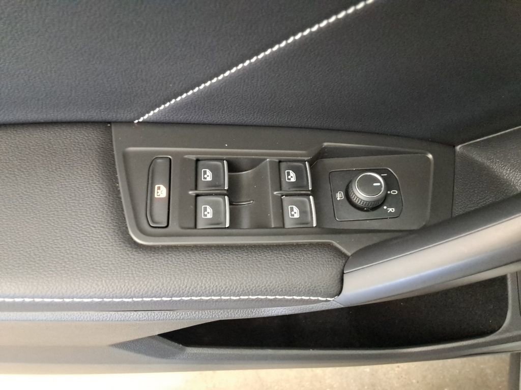 Certified 2022 Volkswagen Tiguan SE image 18