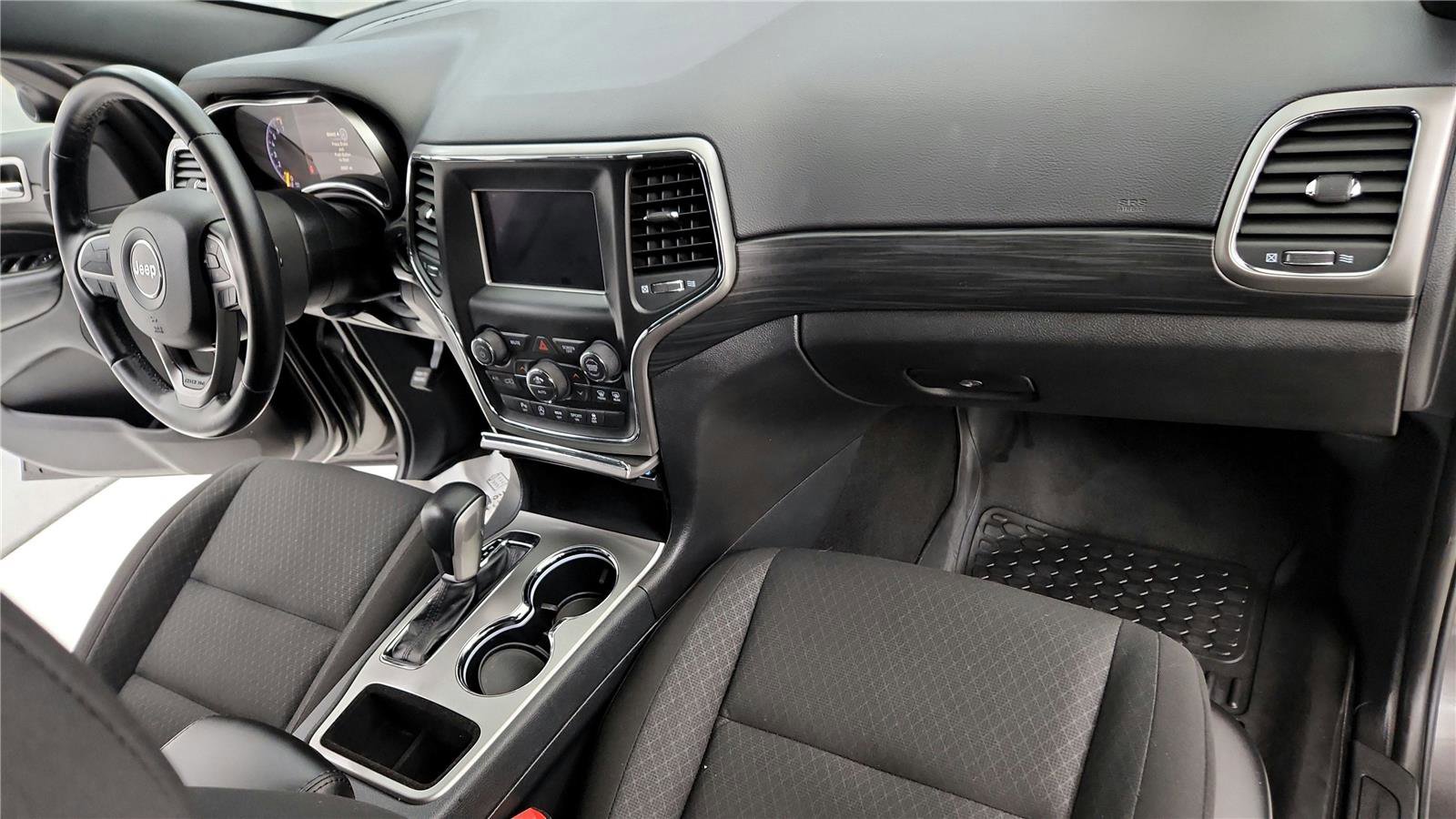 Used 2020 Jeep Grand Cherokee Laredo image 16