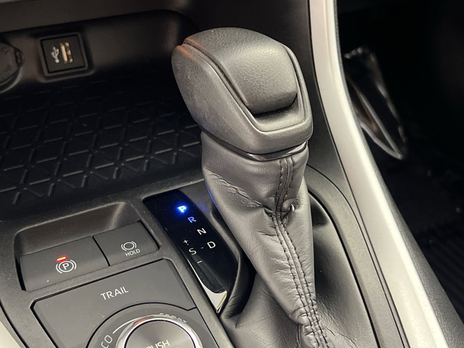 Used 2025 Toyota RAV4 XLE AWD/4WD image 23