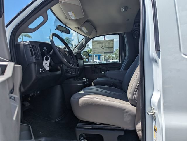 Used 2025 Chevrolet Express 2500 w/ Driver Convenience Package RWD image 6