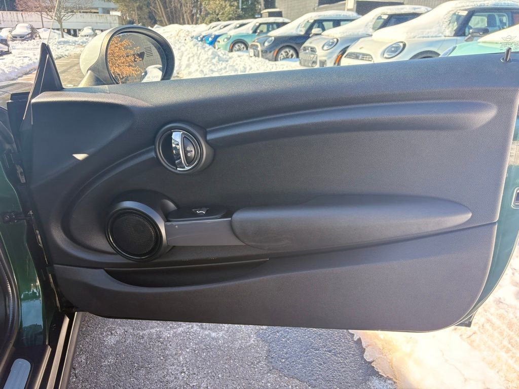 Used 2015 MINI Cooper 2-Door Hardtop image 10