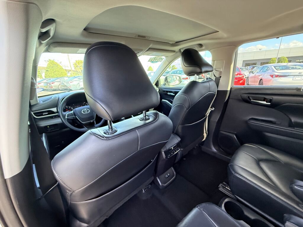 Used 2021 Toyota Highlander XLE image 21