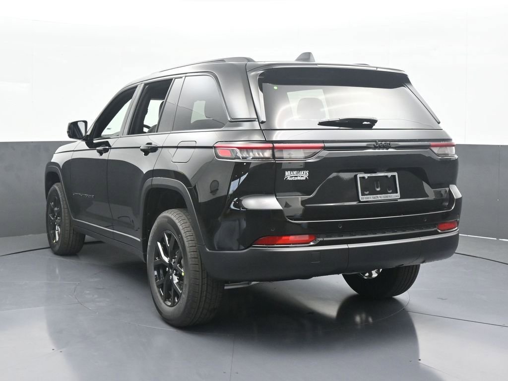 New 2025 Jeep Grand Cherokee Altitude image 4