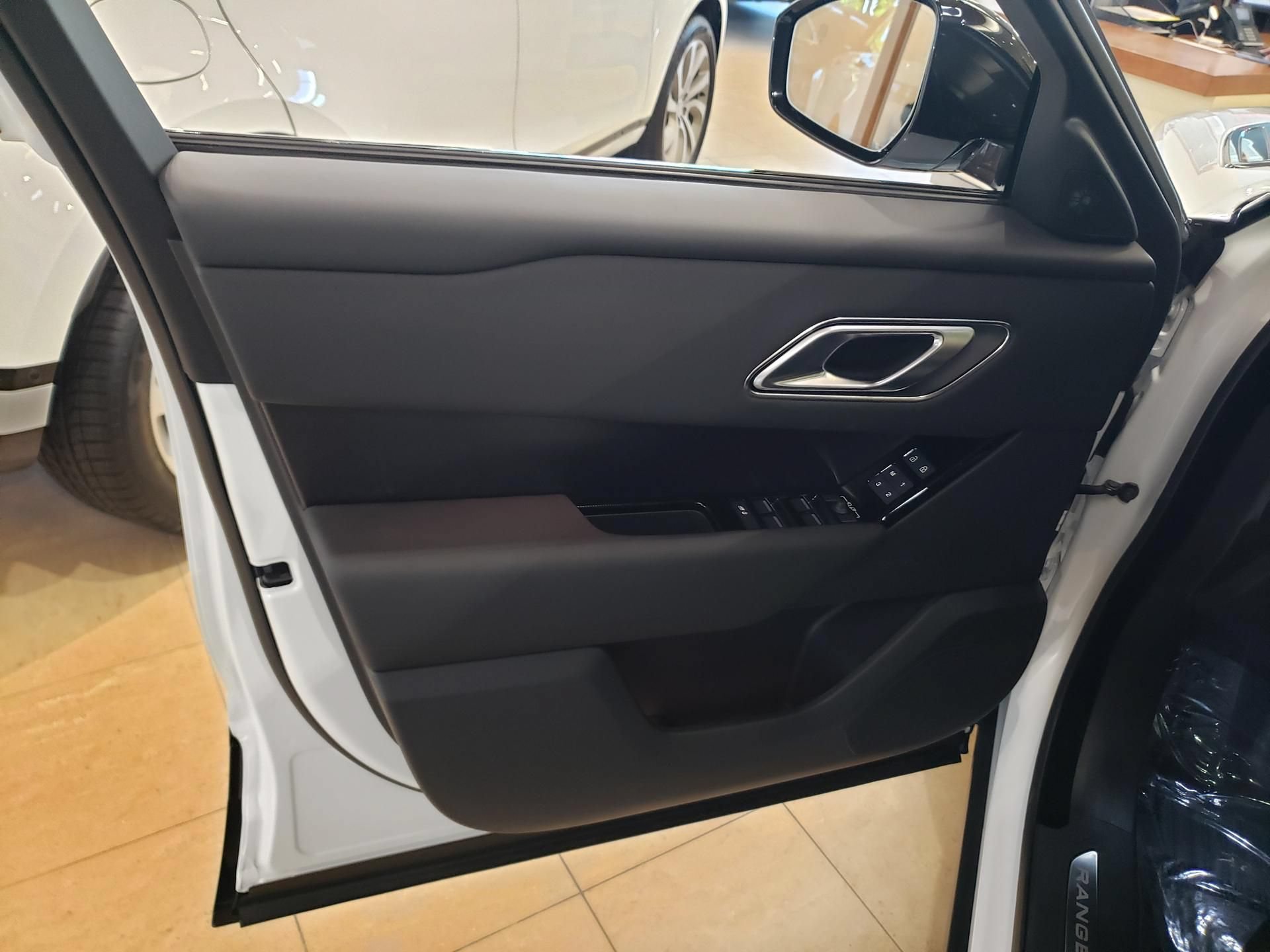 New 2026 Land Rover Range Rover Velar Dynamic SE AWD/4WD image 7