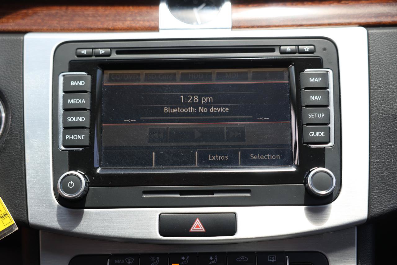 Used 2012 Volkswagen CC Lux FWD image 32