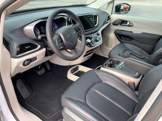 Used 2024 Chrysler Pacifica Touring-L AWD/4WD image 20