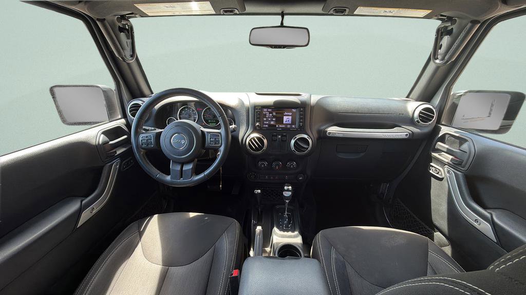 Used 2018 Jeep Wrangler Sahara w/ Connectivity Group AWD/4WD image 14