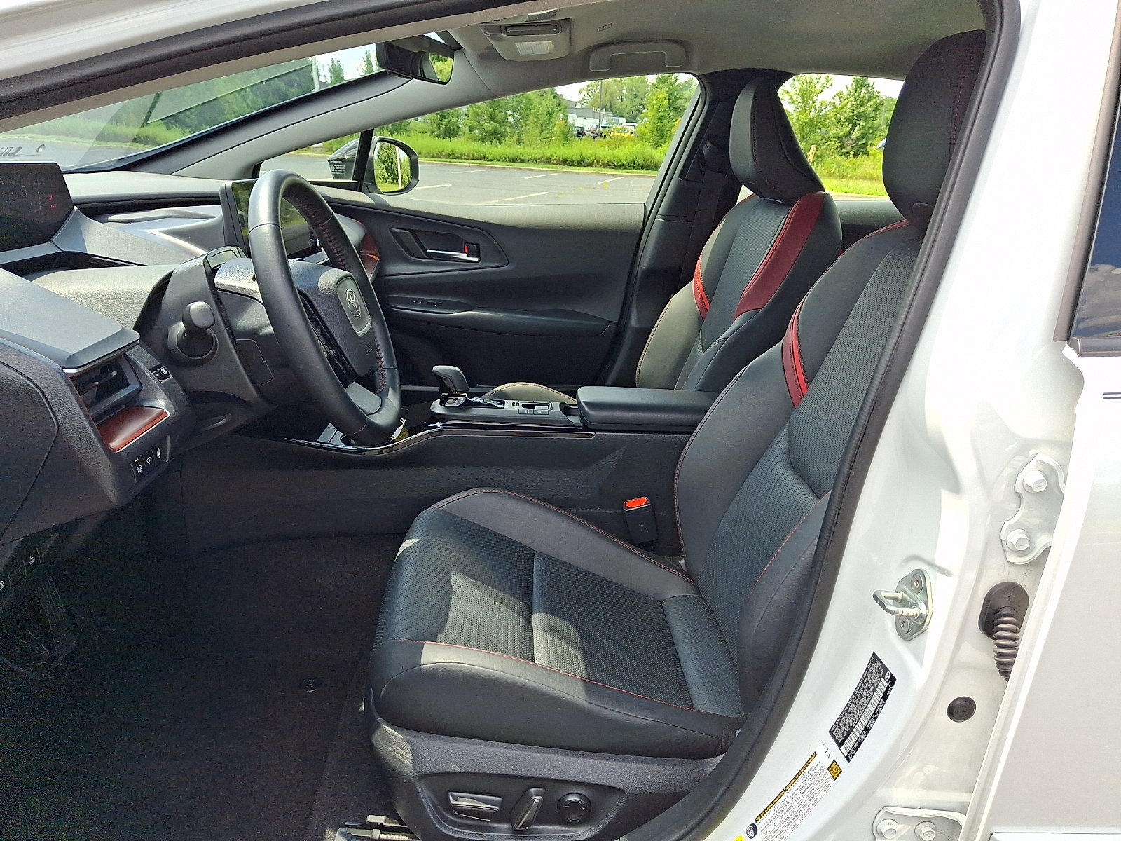 Used 2024 Toyota Prius Prime FWD image 12