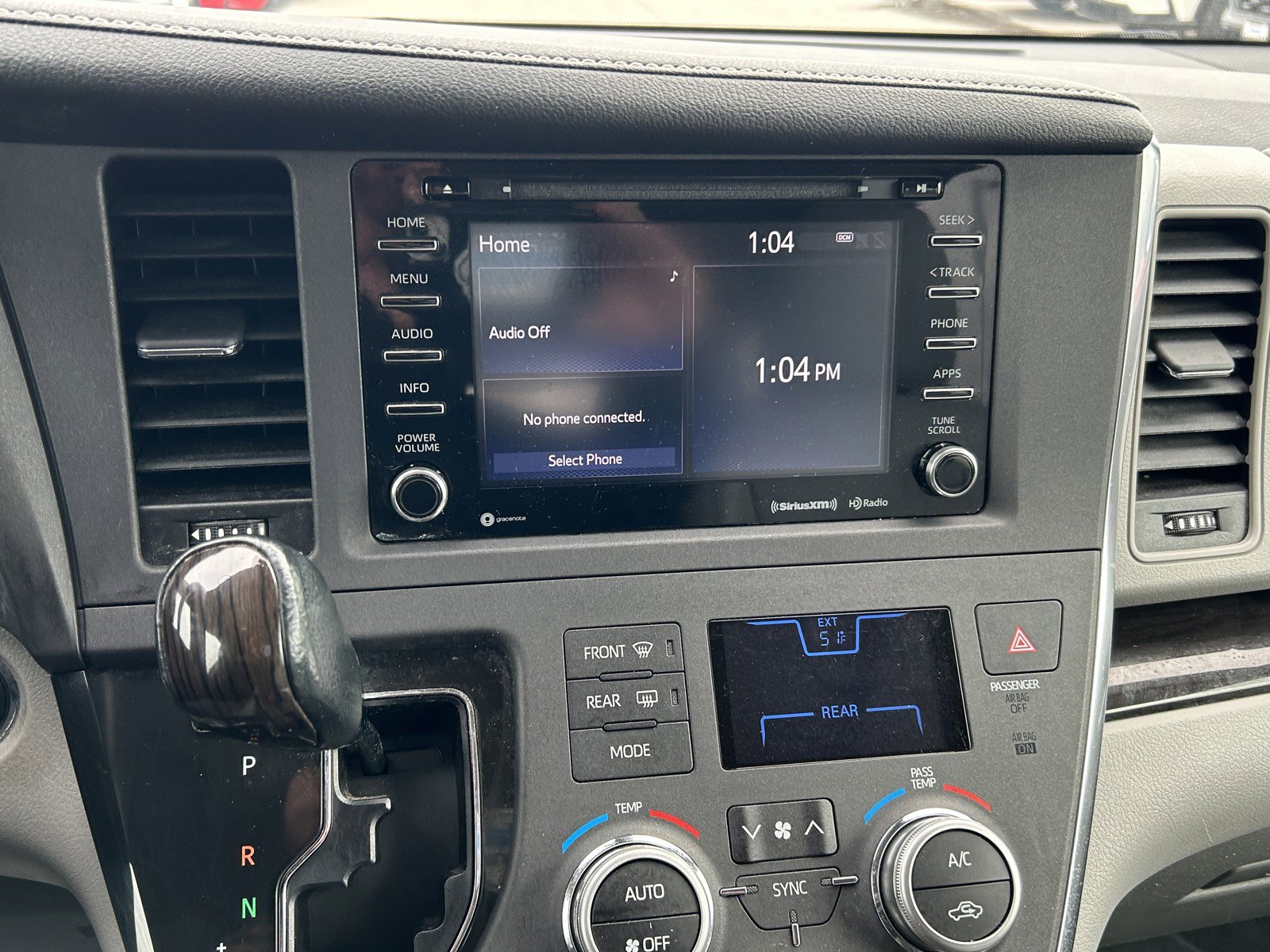 Used 2018 Toyota Sienna XLE w/ Carpet Mat Package image 31