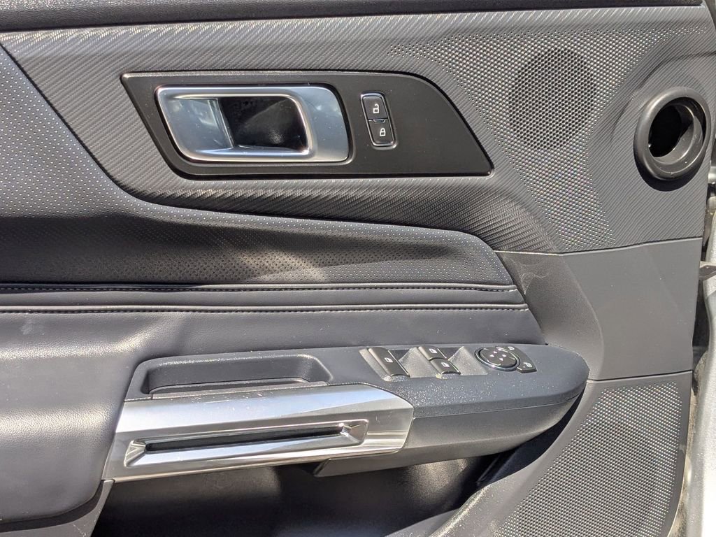 Used 2025 Ford Mustang Premium image 7