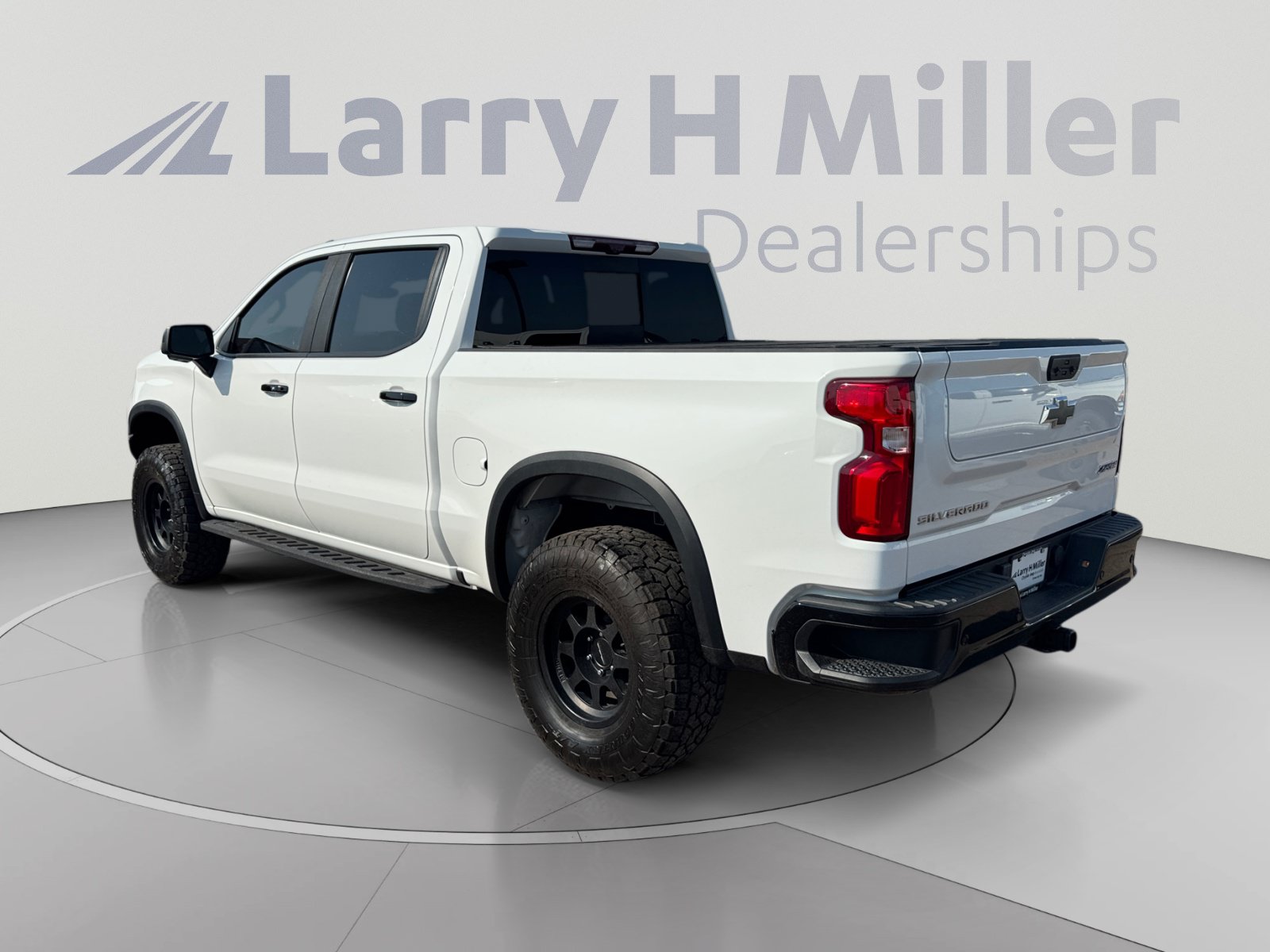 Used 2022 Chevrolet Silverado 1500 ZR2 w/ Technology Package AWD/4WD image 3
