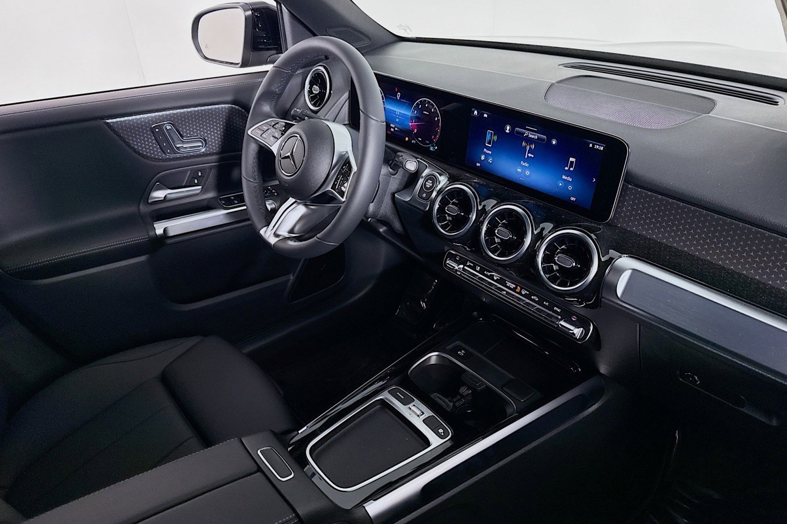 New 2026 Mercedes-Benz GLB 250 image 16