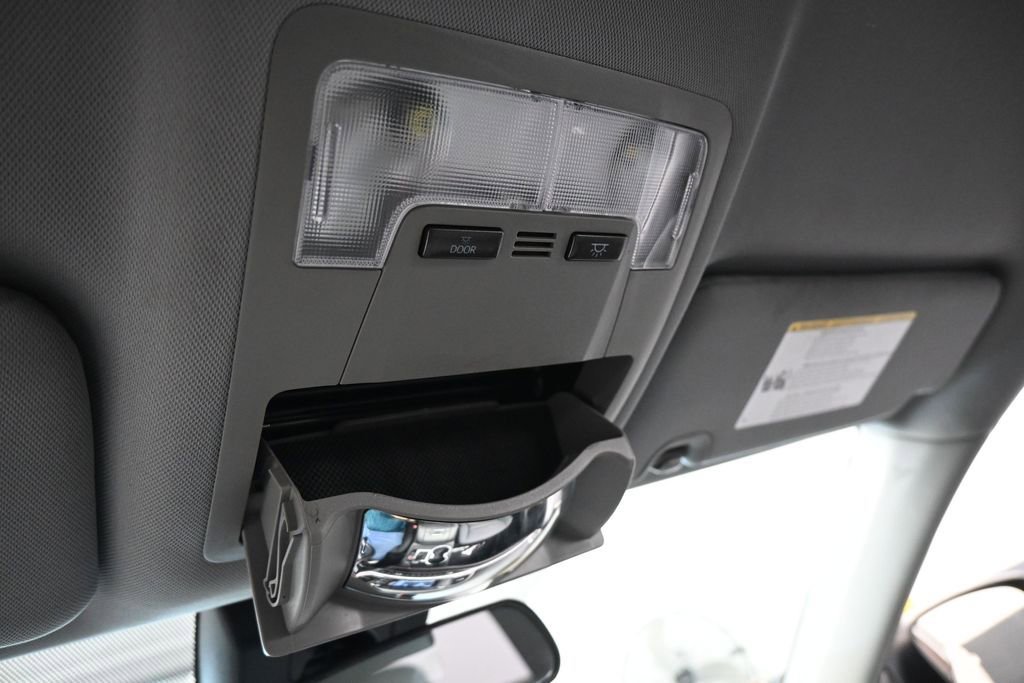 Used 2019 Toyota Highlander LE FWD image 26